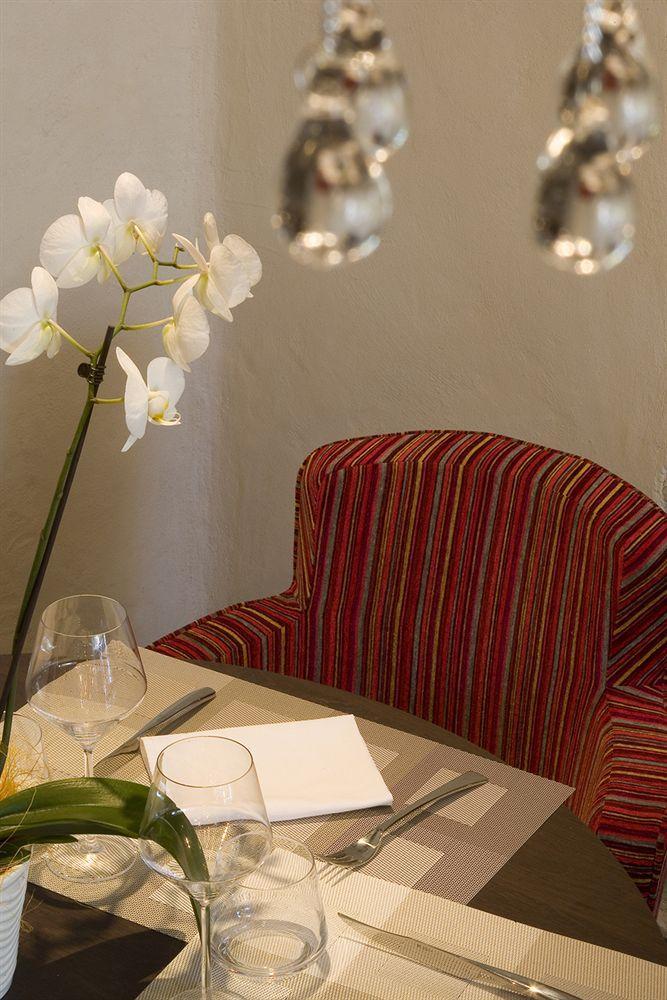 Logis Hotel Les Flots Bleus 볼류 쉬르 도르도뉴 외부 사진